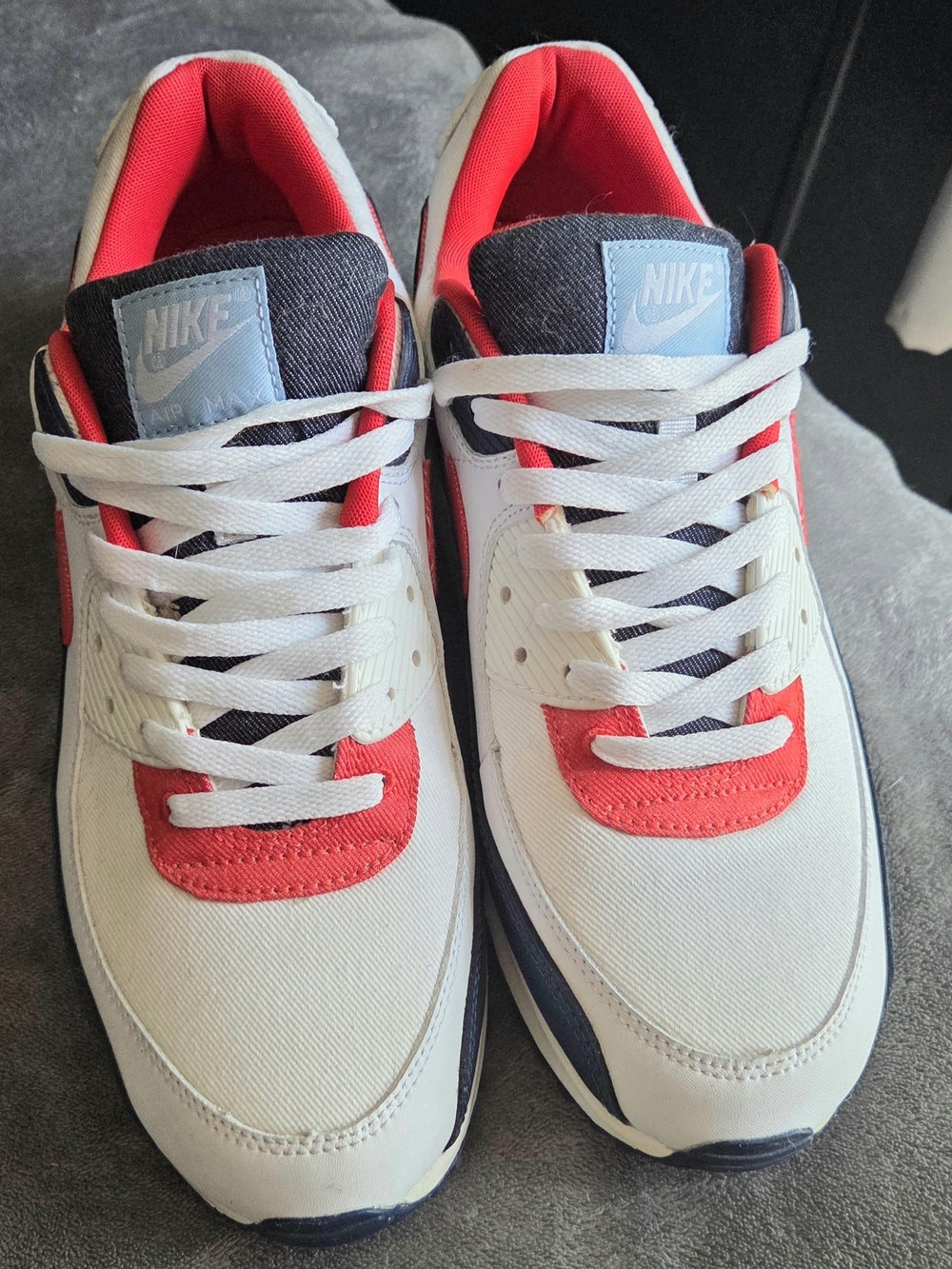 Nike Men’s Air Max White, Red & Navy Low-Top Sneakers